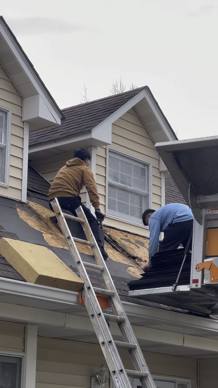 Emmendorfer Exteriors family crew working on a Franklin County, Missouri roof